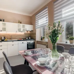  Appartamento With Sunny Garden By Michal&friends
