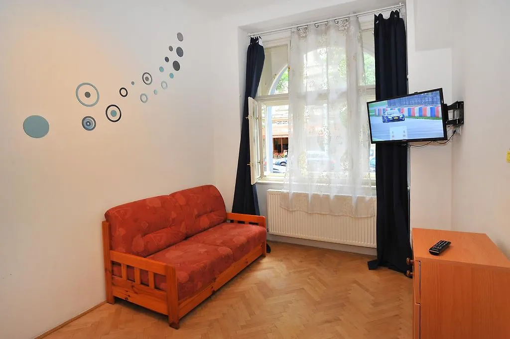 Condo In Vinohrady Praga Apartament