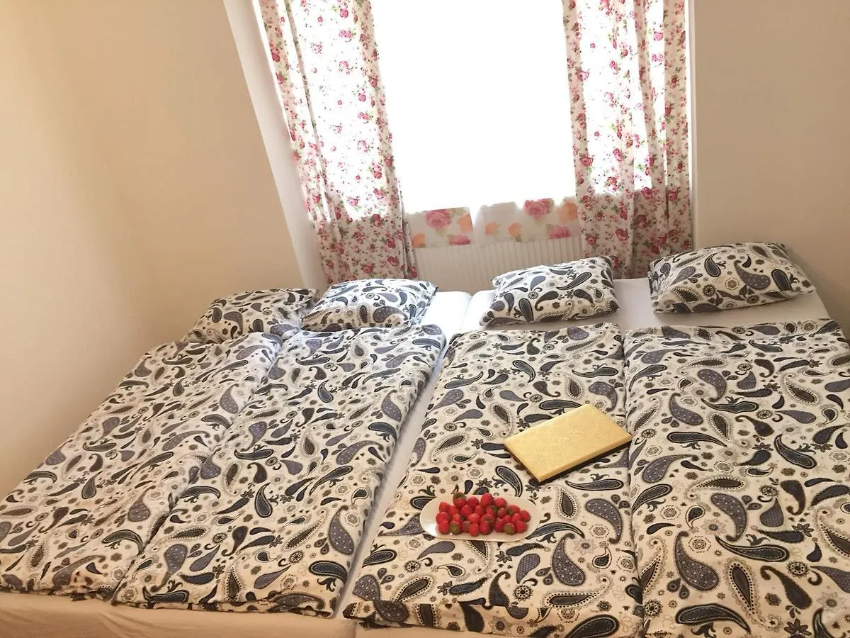 Condo In Vinohrady Praga 0*,  Czechy